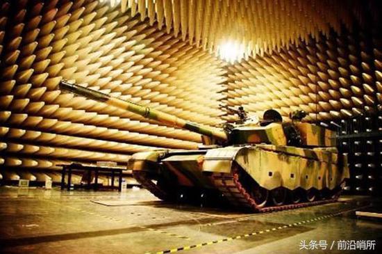 99A主战坦克开进了微波暗室