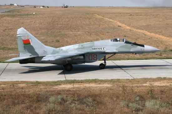 已经更换为白俄罗斯标志的米格-29
