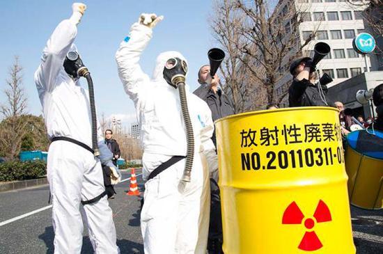 (日本囤積大量乏燃料,但是大部分都是輕水反應堆產物,不足以制造原子彈)
