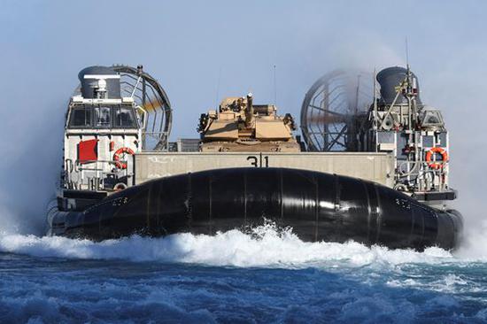 LCAC-1突击登陆的经典画面