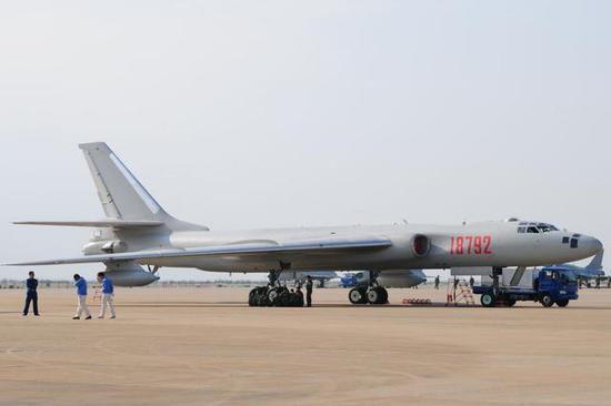 ▲中国空军轰-6U空中加油机