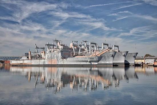 这种用途比较单一的老船,某敌对大型岛屿可能感兴趣,海自显然就不会了