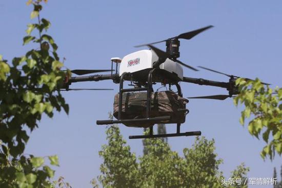 (我军使用无人机运输药品补给)