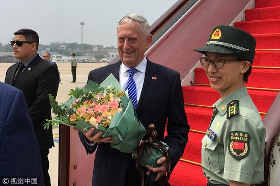26日,北京,美国防长马蒂斯抵达机场。图源:视觉中国