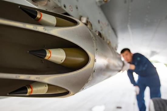 图片:航空火箭弹和发射巢。