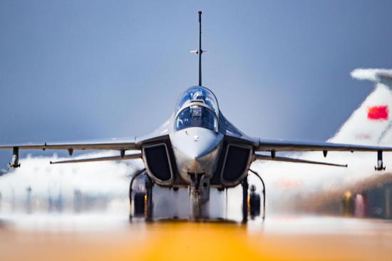 解放军有了歼20就很厉害了吗?这一基本功照样