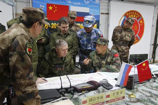 中俄联合导演部正在磋商，展开联合战役指挥演练