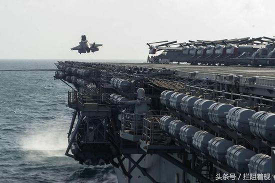 F-35B从埃塞克斯号起飞