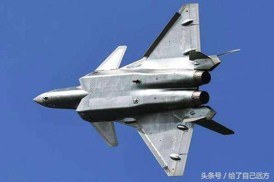 歼-20原型机后机身瘦身十分的明显