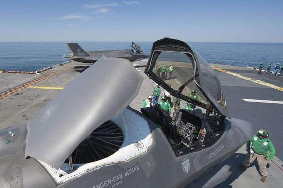 图片:F-35B的升力风扇打开