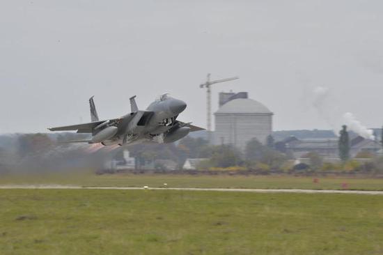F15