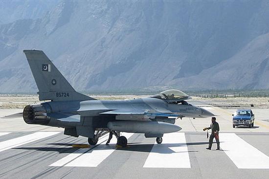 我军借中巴空军联演推销歼10美国眼红急售巴铁f16