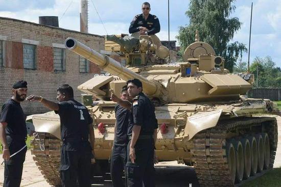 人口会拖垮印度吗_印度人口坐车图片(2)