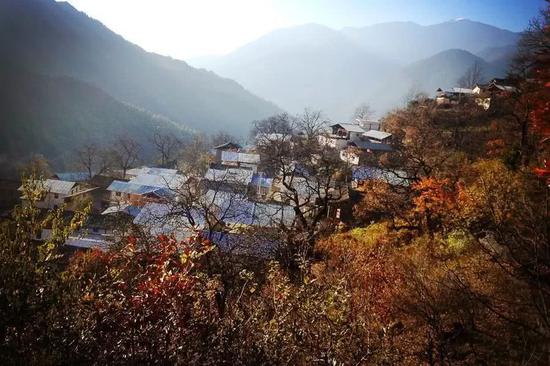 高原山谷在中国比比皆是,这些地方物流就很难做,成本高到无法想象