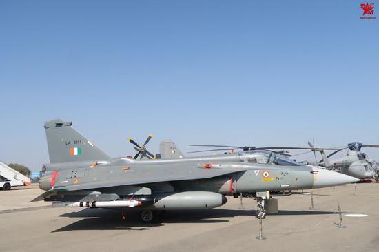 印空军学歼10给光辉战机加鸭翼 海军则学枭龙