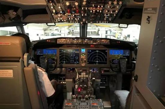 ▲波音737MAX8飞机的驾驶舱(路透社)