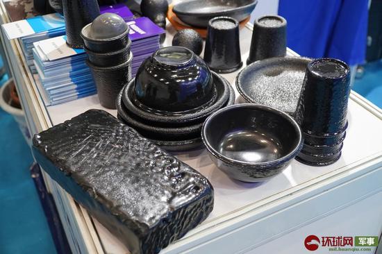 现场展示的各种刷涂了FORD-ONE超强韧保护涂层的物品