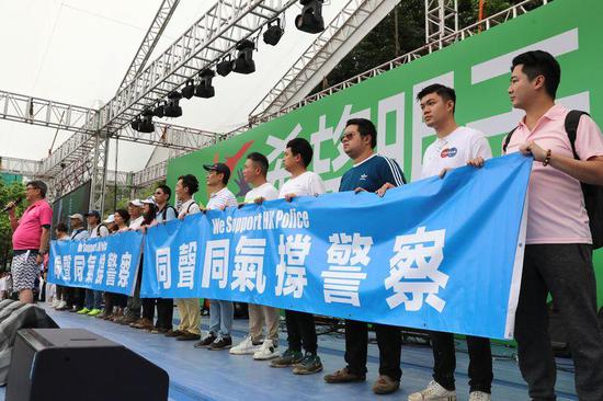 “希望明天”反暴力音樂集會現場。(新華社記者吳曉初攝)