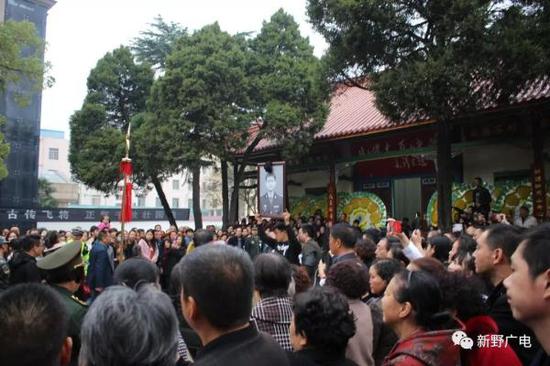 万博取现保障·风雪天料肆虐美国西半部 打乱千万人感恩节出行计划