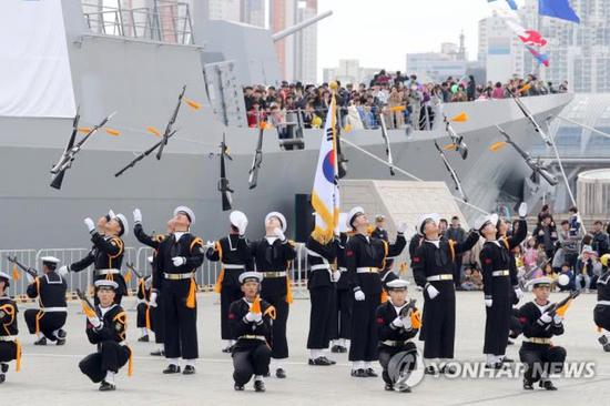 打开app登录注册全民娱乐 尝试信贷规则与国际接轨、尝试放开个人跨境投融资……自贸区金融大有可为