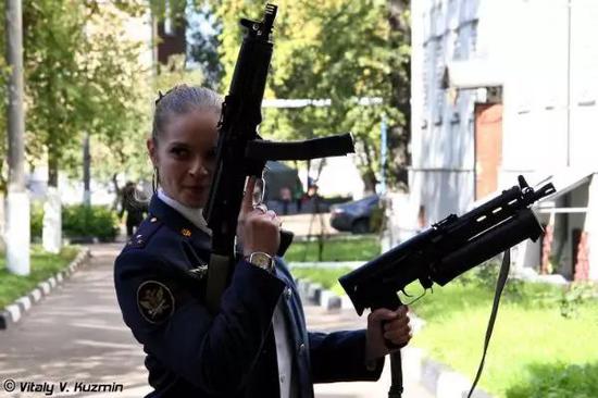 朝鲜阅兵新"弹筒"步枪啥来头？