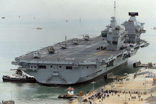 英新航母不再裸奔 抢在中国前面部署最贵五代舰载机