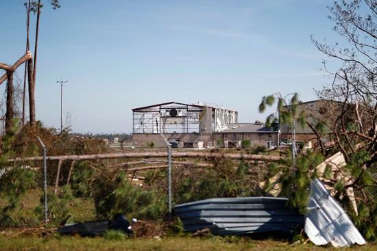 被飓风袭击后的美国廷德尔空军基地机场。