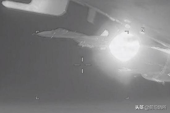 EP-3在黑海上空遭遇苏-27贴身拦截