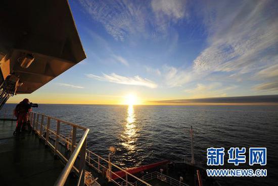 ▲北极极昼时期的日落