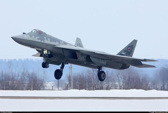 俄国防部称苏57参加阅兵 与我歼20亮相朱日和