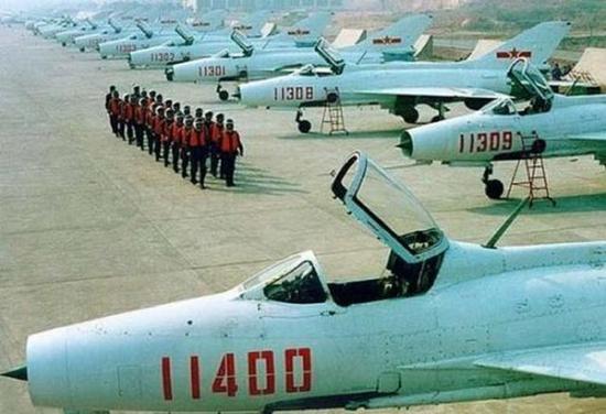 90年代,我国空军的装备亟待更新