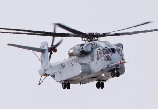 图片：CH-53K，大型翼梢浮筒很显眼