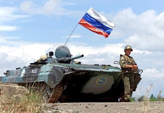 图为依旧活跃在乌克兰前线的俄军BMP-1