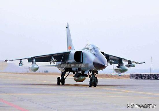 我军歼16战机将完全取代歼轰7 航程比苏30提
