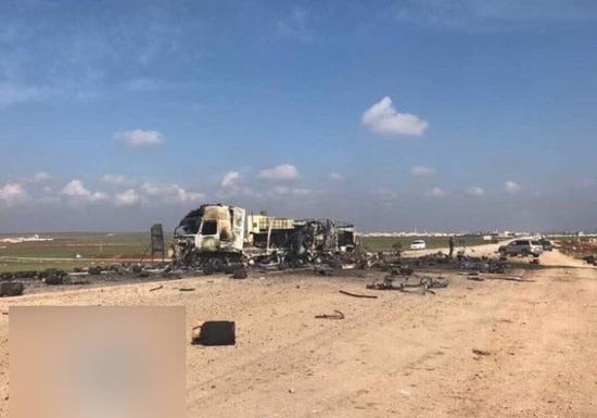 被土耳其空袭摧毁的向阿芙琳运输物资的叙利亚政府军车队