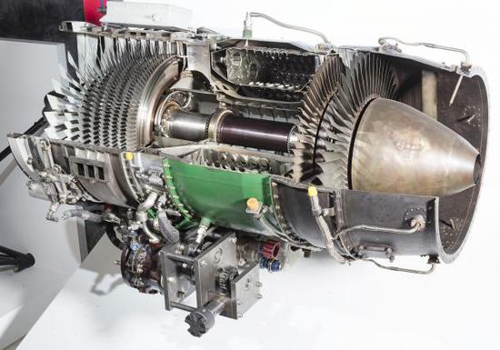 而j85发动机的制造工艺也明显超过当时大陆制造的涡喷发动机.