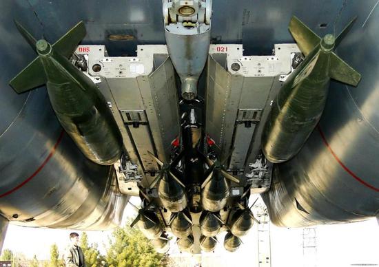 伊拉克用米格25在伊朗为所欲为 却被F14吓得