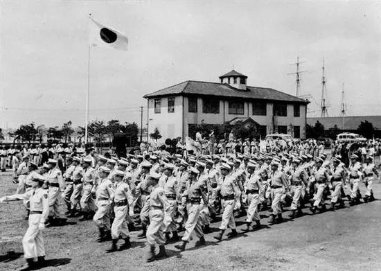 ▲1954年7月1日,陆上