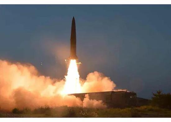 朝鮮試射的新型導彈（圖源：勞動新聞）