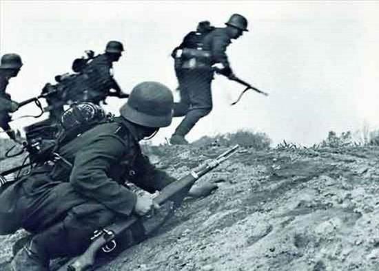 现代步兵的弹药消耗,比二战的栓动步枪要大得多
