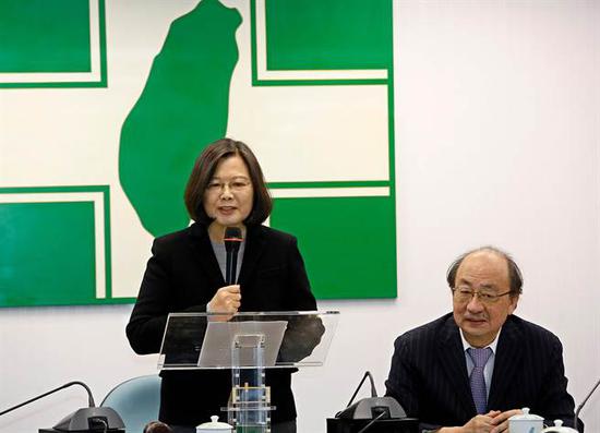 蔡英文(左)。(图片来源:台湾《中时电子报》)