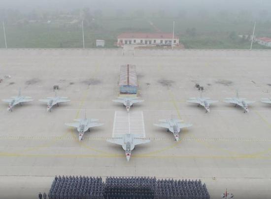 我海军航空兵批量列装教练-10 美军老古董服役近50年