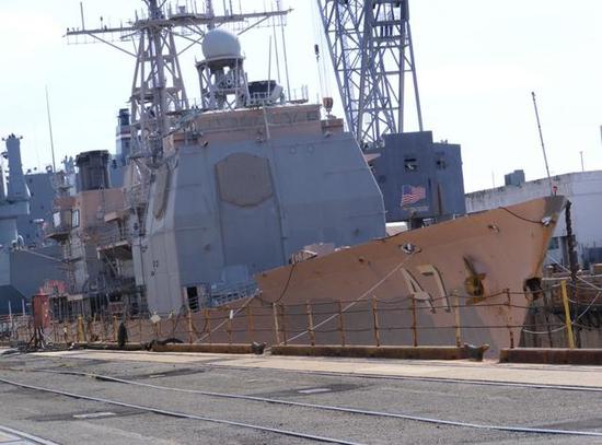 图为封存在储备码头的CG-47“提康德罗加”号巡洋舰。