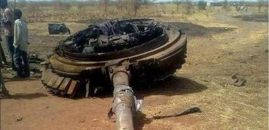 在南苏丹被击毁的T-72主战坦克