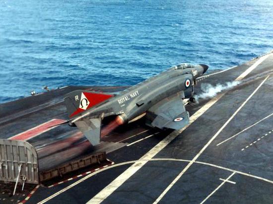 图片:F-4K,斯贝独特的大喷口