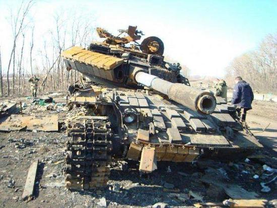 被毁的坦克