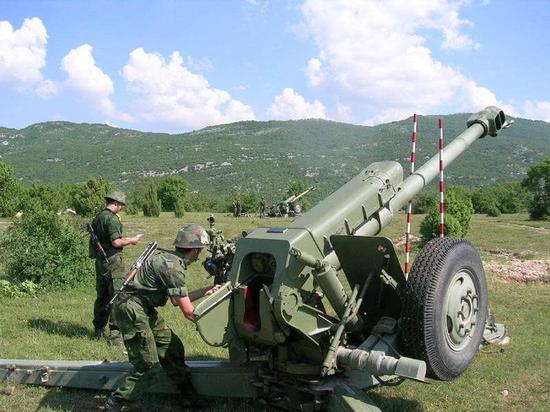 图片：苏制D-30榴弹炮可以进行360度射击，火力机动性很强。