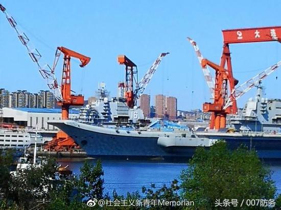 远观舰岛上“16”还是有点小