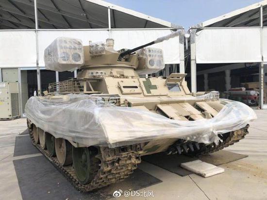 从微博上透露出来的照片看，这是在一辆59式中型坦克上改进的火力支援车。