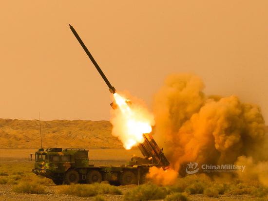 远火-300火箭炮发射精确制导火箭弹。